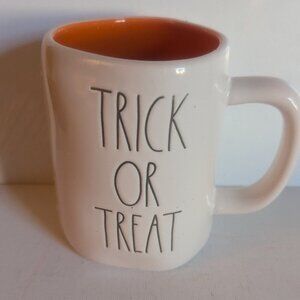 NWT Rae Dunn 'Trick or Treat' Halloween Ceramic Orange White Mug Collectible NEW
